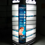 Display Promocional fabricado em MDF e iluminado com LED