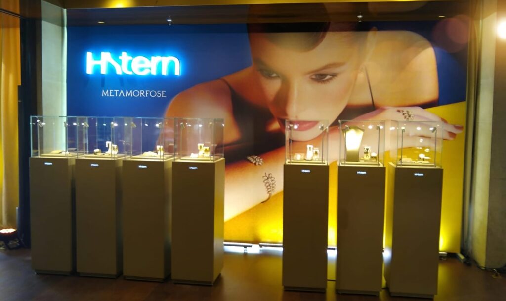 Display para Jóias Expositor com LED em MDF | H Stern