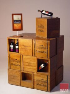 Display Modular em madeira fabricado para Almaden