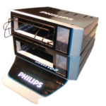philips-audio-car-display-balcao-som-automotivo-varejo-removebg-preview