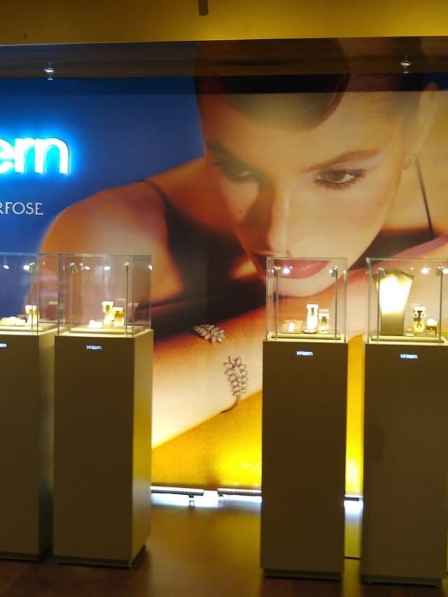 Display com Led de chão HStern - Jóais