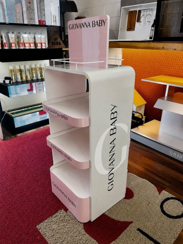 Display de chão personalizado Giovanna Baby para PDV